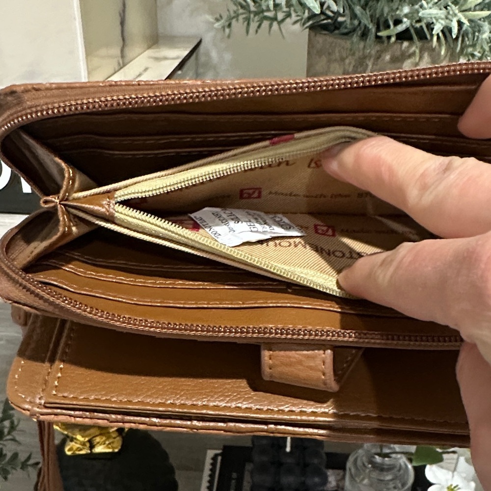 Stone Mountain Bonded Leather Bifold Zip-Around Wallet/Wristlet - Picture 9 of 9